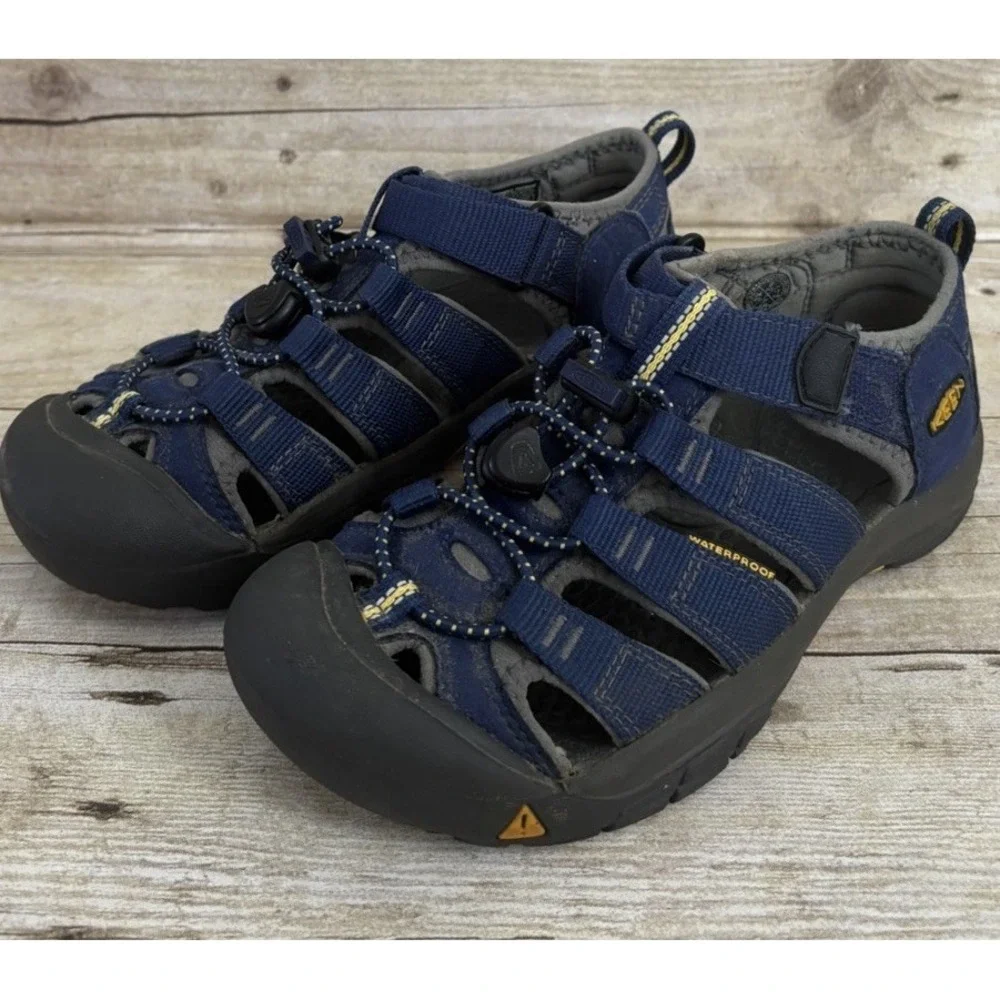 Keen Newport H2 Sandal youth Size 2 Blue  Navy Outdoors Hiking Adjustable Strap